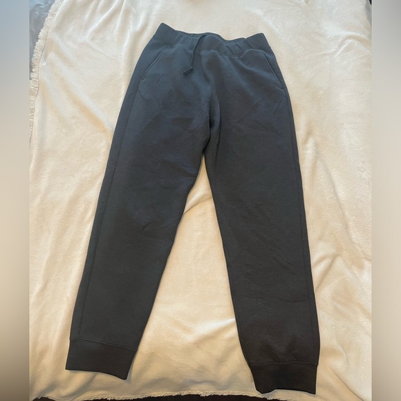Uniqlo Men’s Grey Sweatpants - Picture 3 of 6